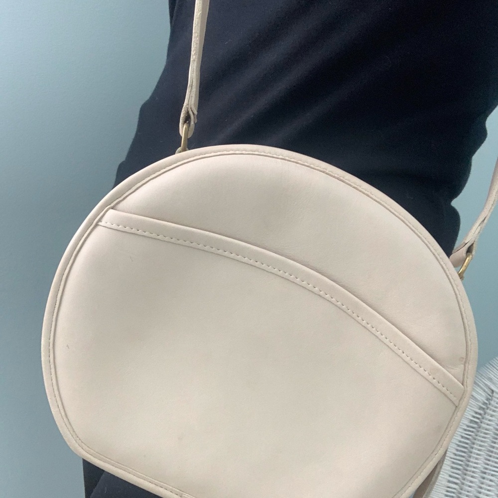 Gorgeous elegant and classy vintage coach bag